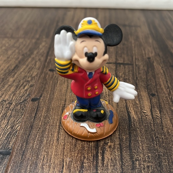 Disney cruise line plastic figurines - Picture 3 of 4
